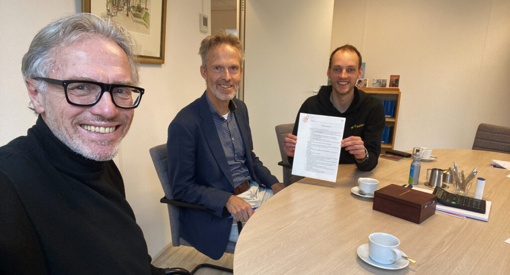 Bestuur ondertekend